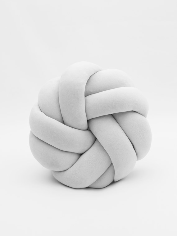Poduszka knot pillow Aksamit Super Soft jasnoszara